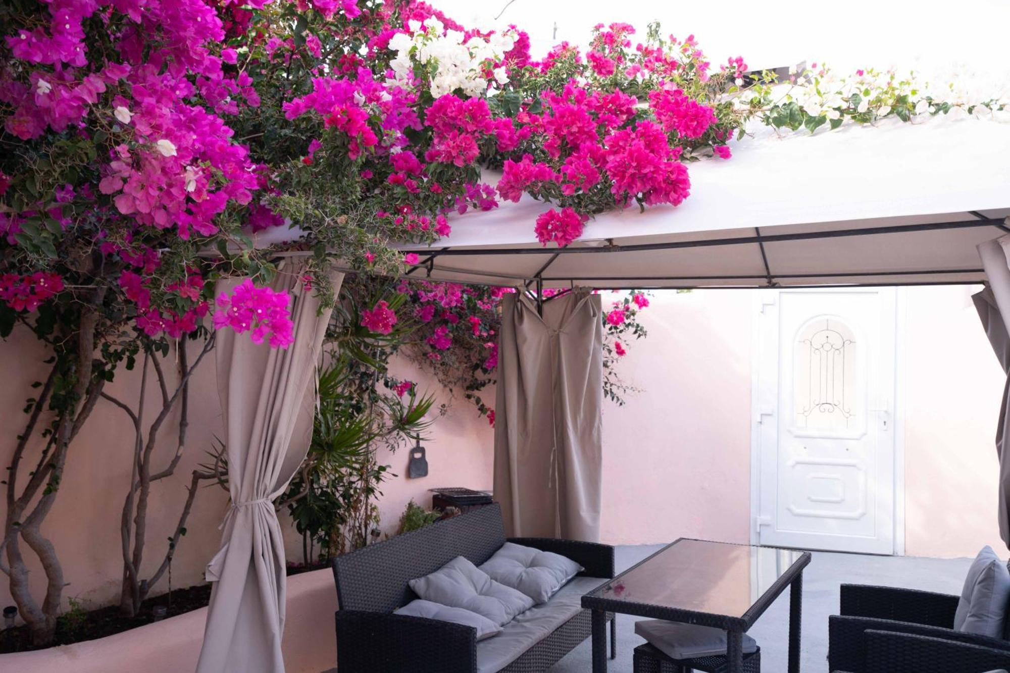 Santorini Oasis- Cave House Villa Fira  Eksteriør billede