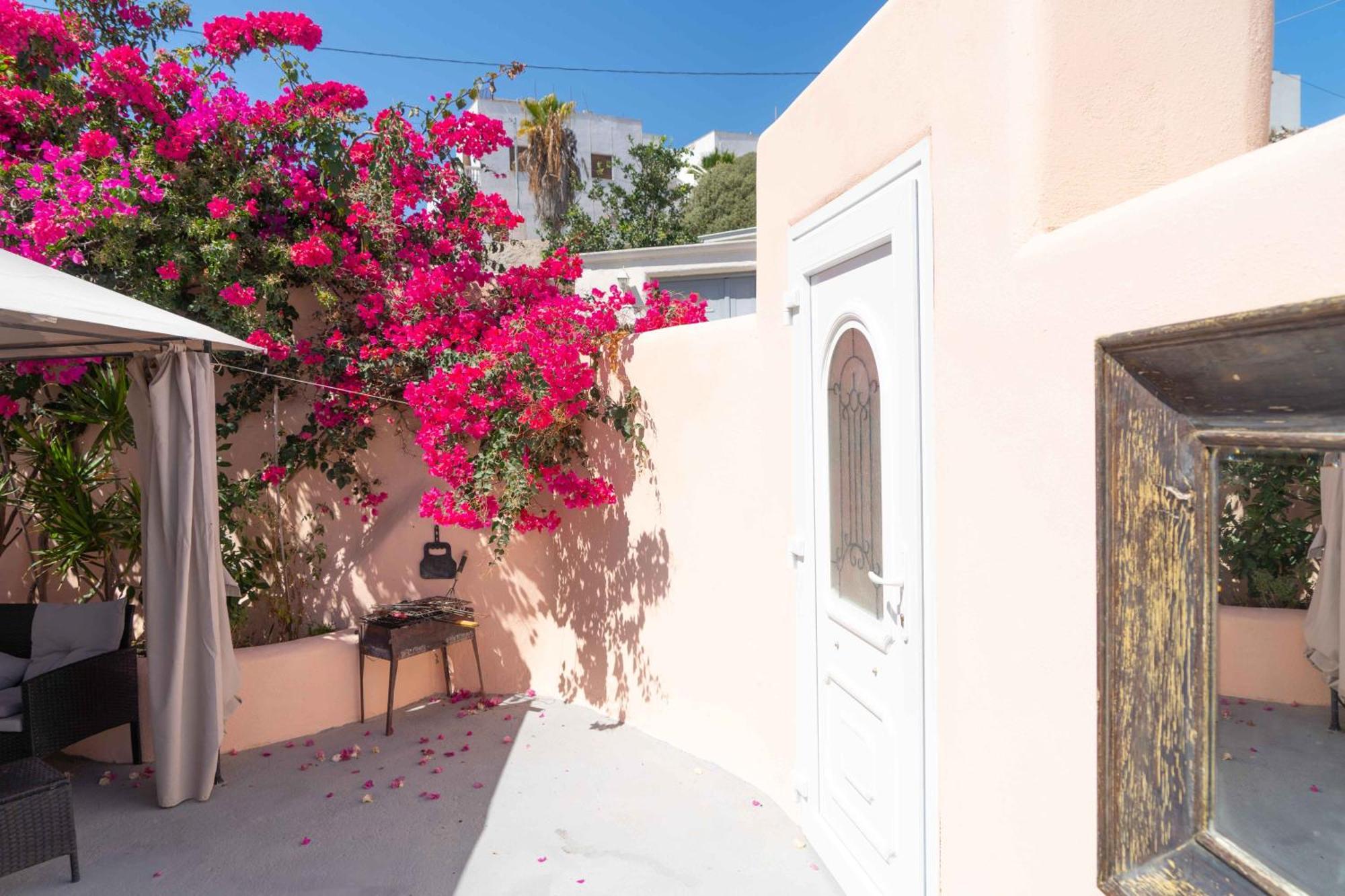 Santorini Oasis- Cave House Villa Fira  Eksteriør billede
