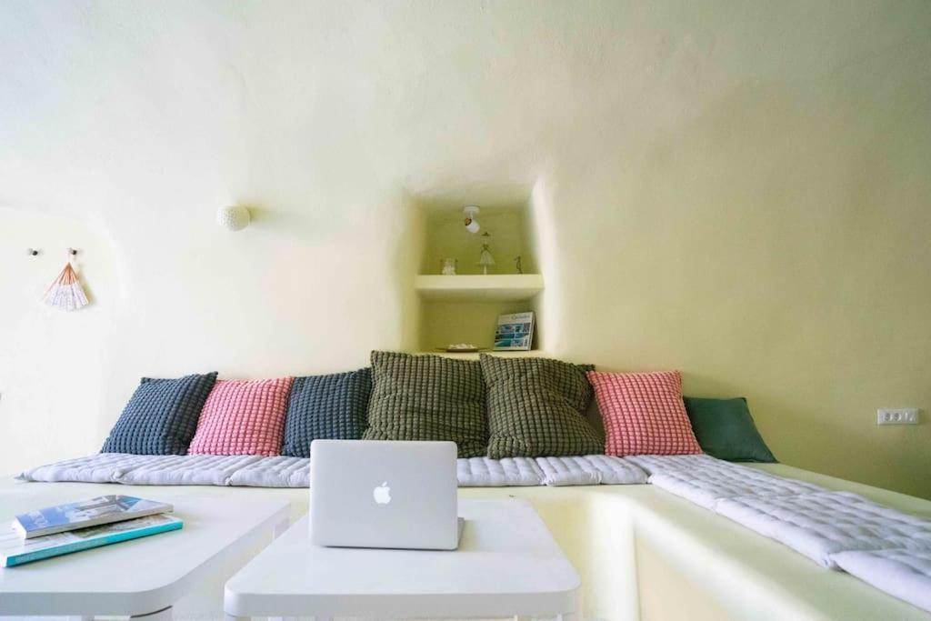Santorini Oasis- Cave House Villa Fira  Eksteriør billede