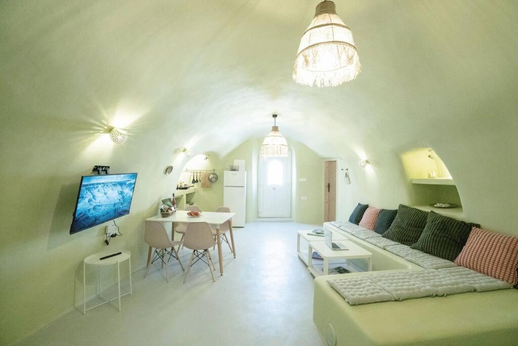 Santorini Oasis- Cave House Villa Fira  Eksteriør billede